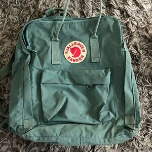 hunter green fjallraven Kanken